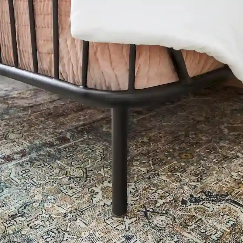 Black Iron Bed - Photo 4